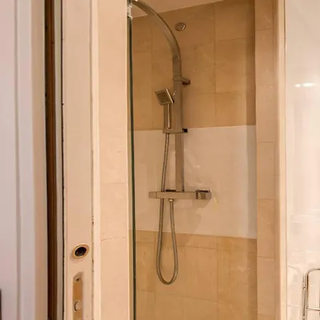 Lejlighed Champs Elysees-faubourg 3-bed In Paris