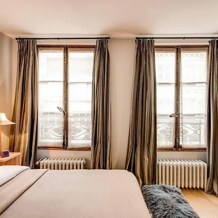 Lejlighed Champs Elysees-faubourg 3-bed In