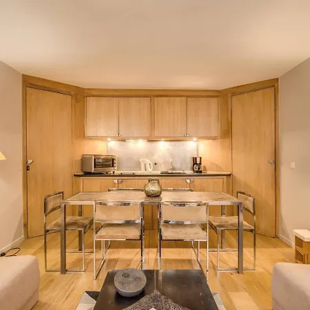 Champs Elysees-faubourg 3-bed In Lejlighed *