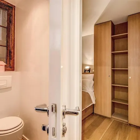 Champs Elysees-faubourg 3-bed In Lejlighed Paris