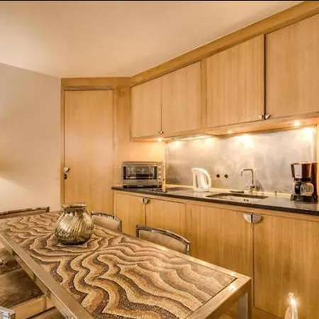 Champs Elysees-faubourg 3-bed In