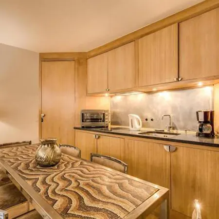 Champs Elysees-faubourg 3-bed In