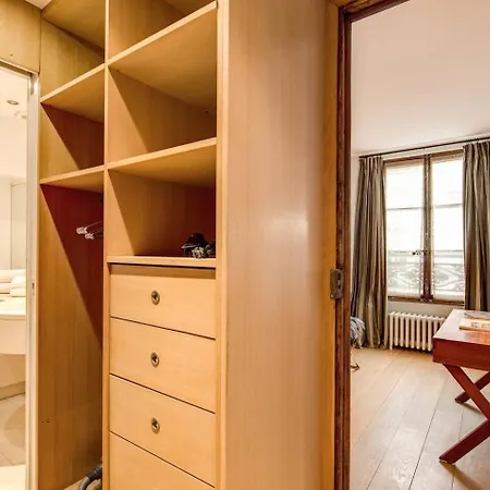 Champs Elysees-faubourg 3-bed In