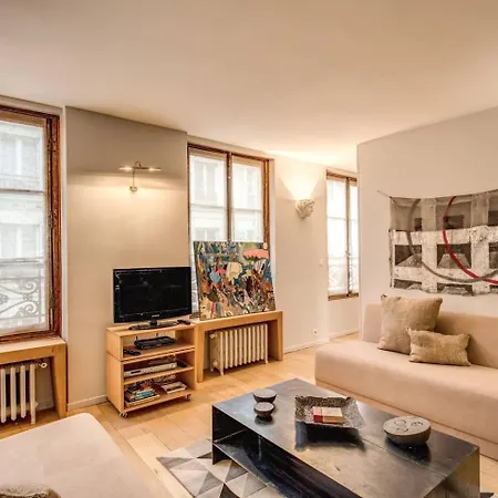 Champs Elysees-faubourg 3-bed In *