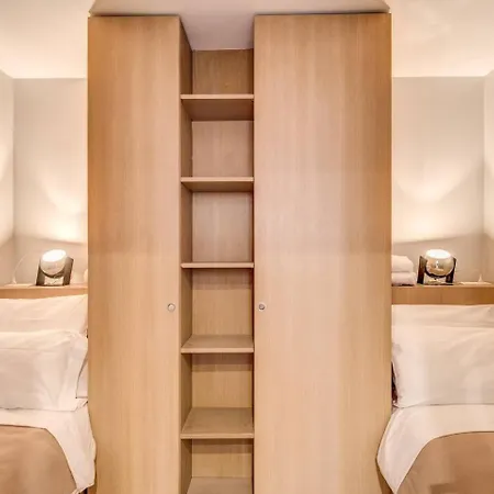 Champs Elysees-faubourg 3-bed In *