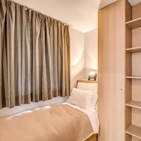 Lejlighed Champs Elysees-faubourg 3-bed In *
