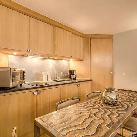 Champs Elysees-faubourg 3-bed In