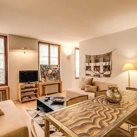 Champs Elysees-faubourg 3-bed In *
