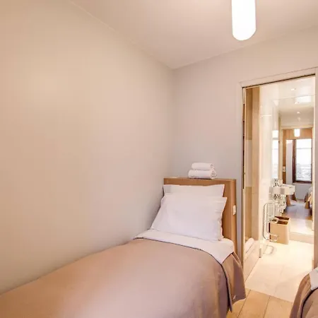 Lejlighed Champs Elysees-faubourg 3-bed In